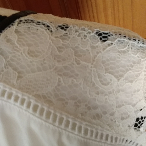 Express Embroidered Lace Imitation Leather V Neck Top S Ivory - Picture 8 of 15